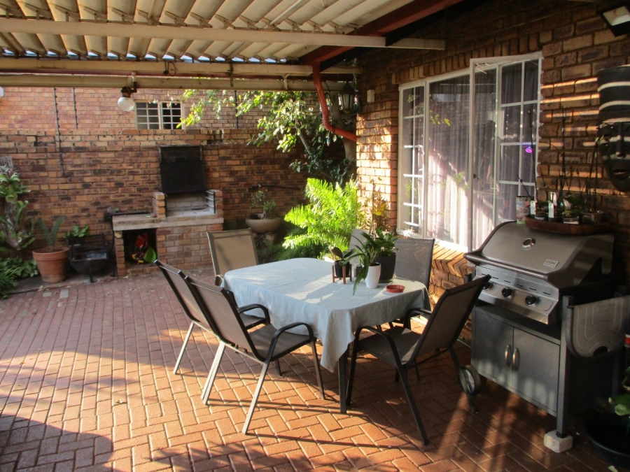 3 Bedroom Property for Sale in Annlin Gauteng
