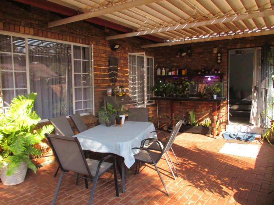 3 Bedroom Property for Sale in Annlin Gauteng