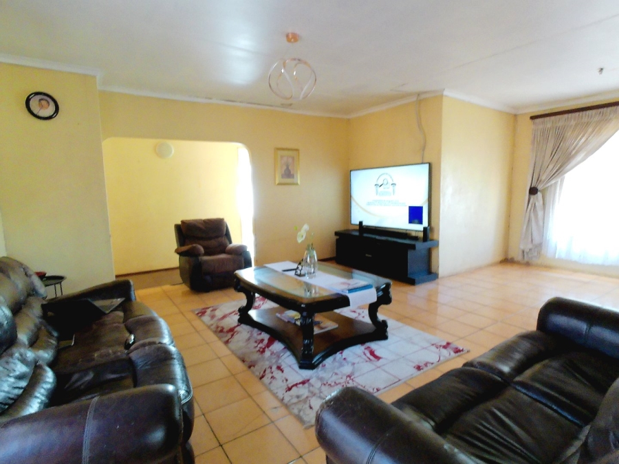5 Bedroom Property for Sale in The Orchards Gauteng