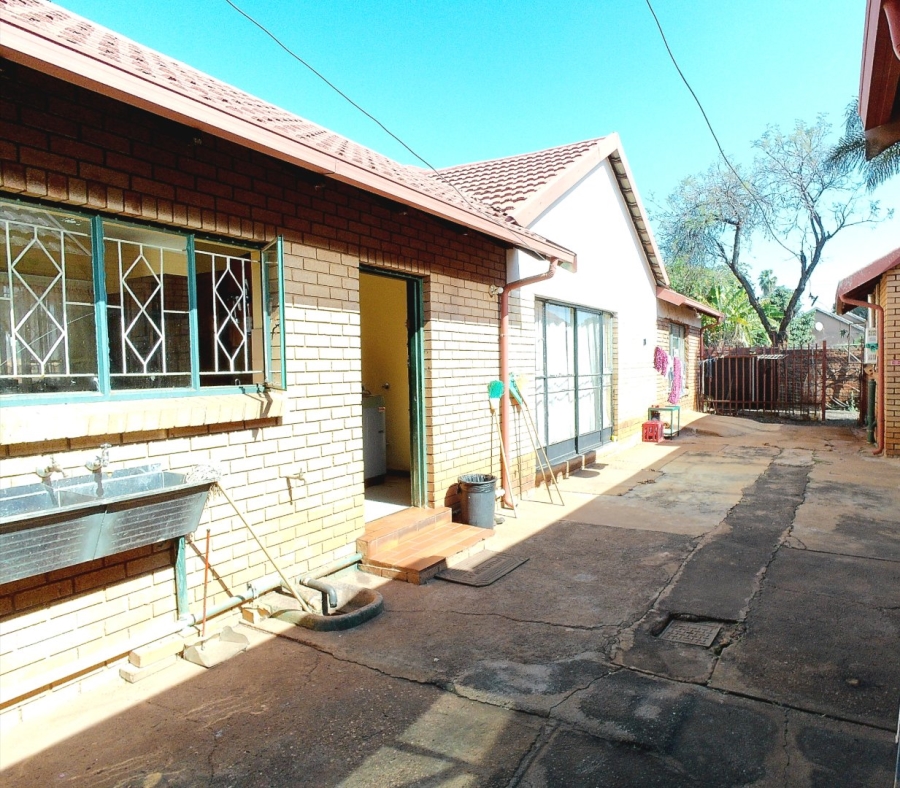 5 Bedroom Property for Sale in The Orchards Gauteng