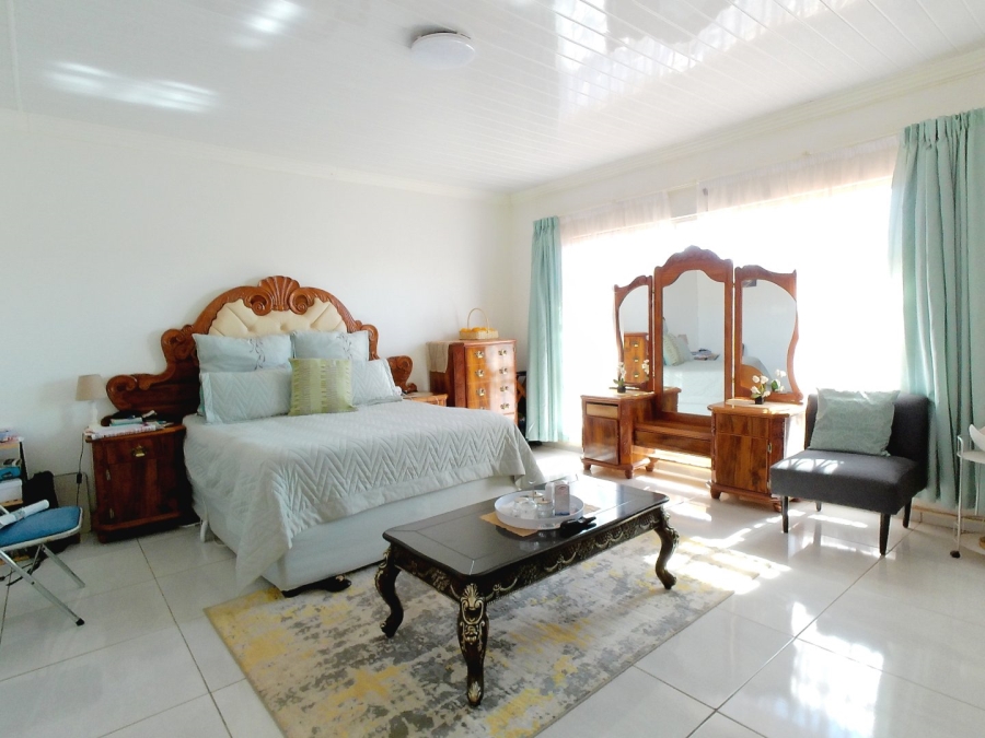 5 Bedroom Property for Sale in The Orchards Gauteng
