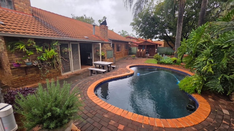 4 Bedroom Property for Sale in Doornpoort Gauteng