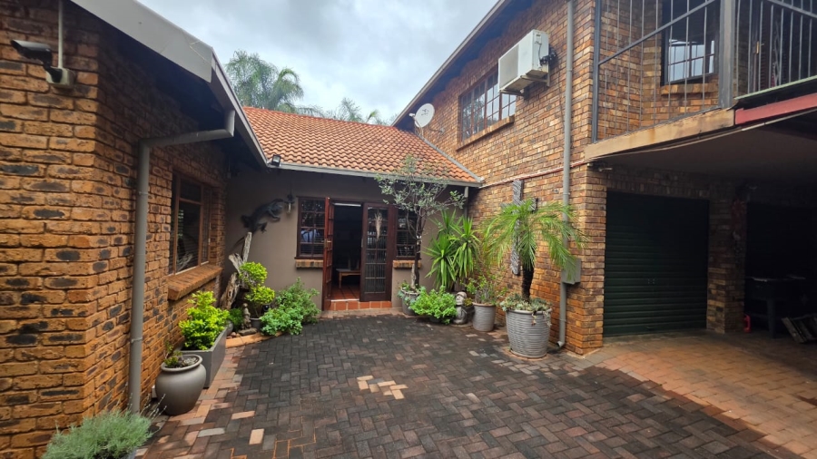 4 Bedroom Property for Sale in Doornpoort Gauteng