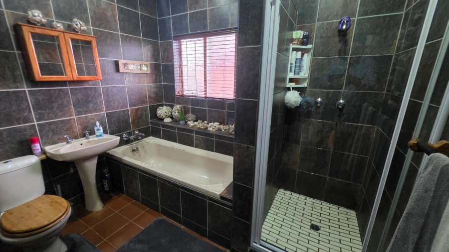 4 Bedroom Property for Sale in Doornpoort Gauteng