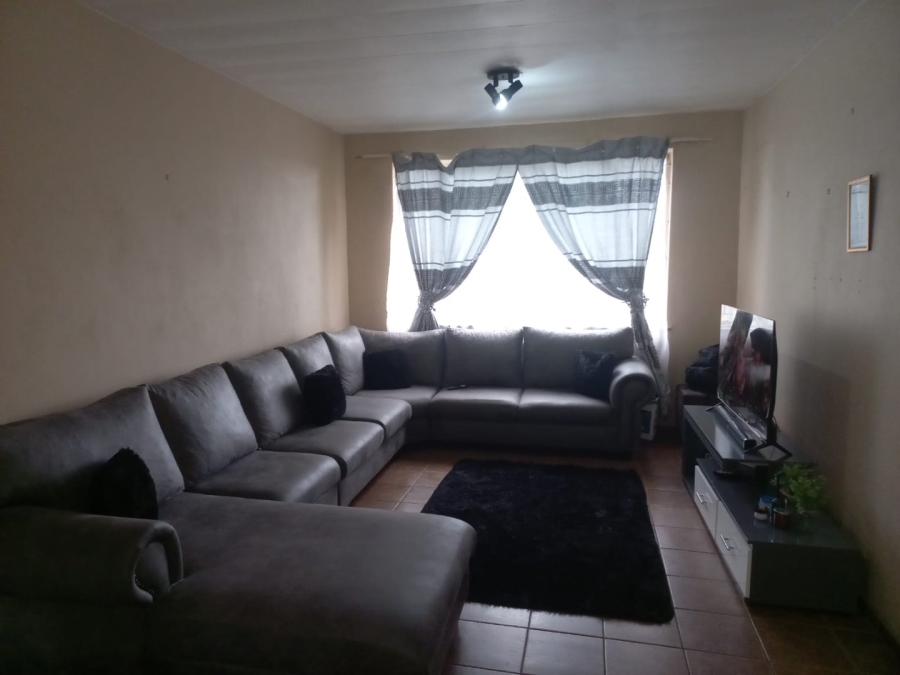 2 Bedroom Property for Sale in Pretoria North Gauteng