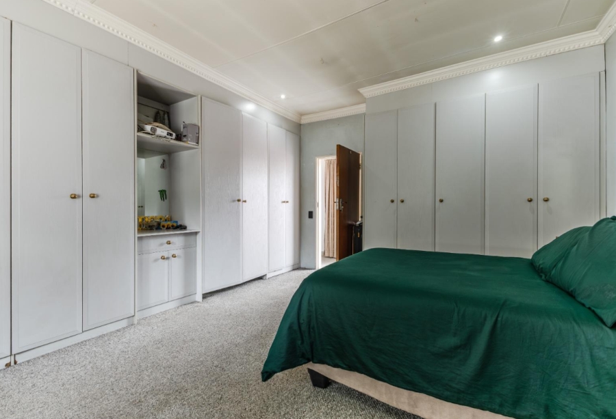 10 Bedroom Property for Sale in Waterkloof Ridge Gauteng
