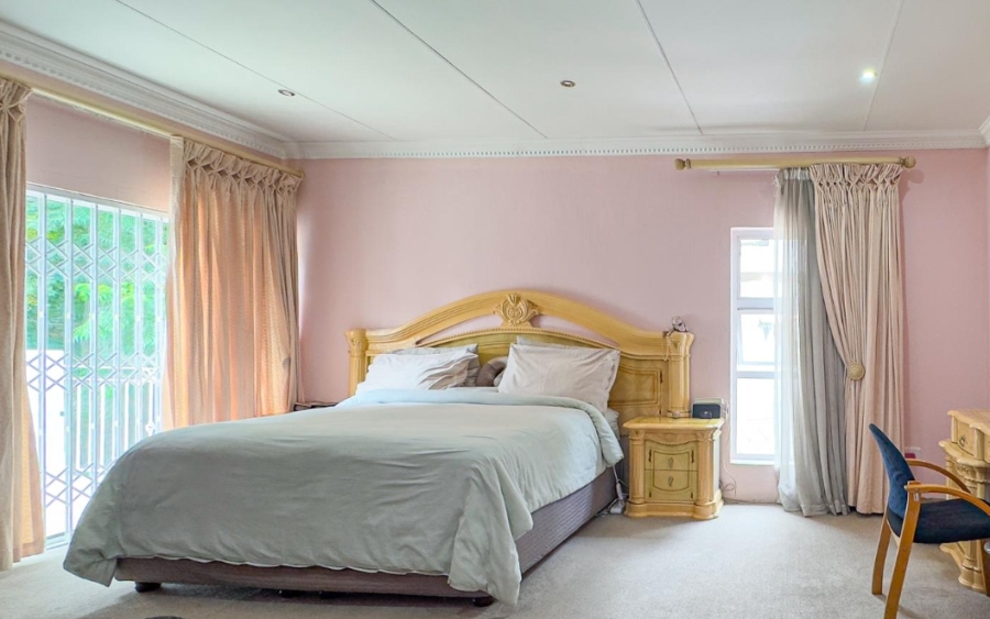 10 Bedroom Property for Sale in Waterkloof Ridge Gauteng