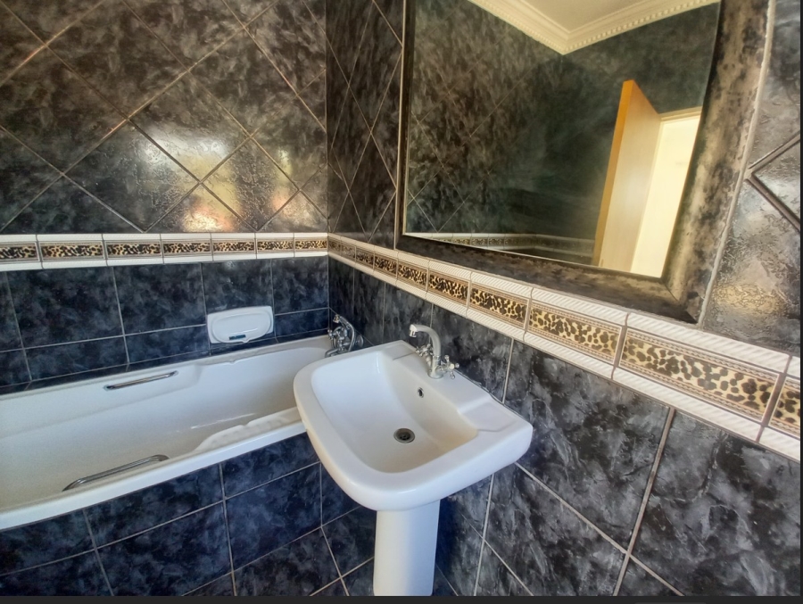 10 Bedroom Property for Sale in Waterkloof Ridge Gauteng