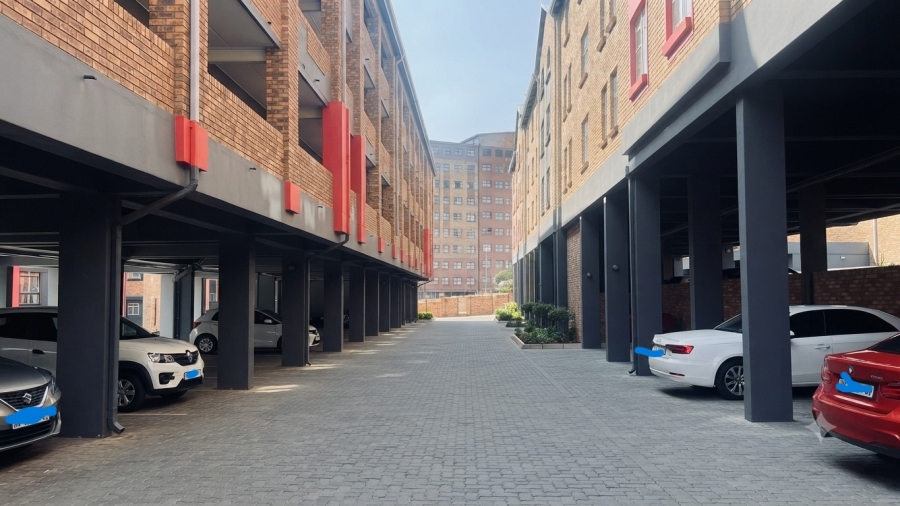 1 Bedroom Property for Sale in Grand Central Gauteng