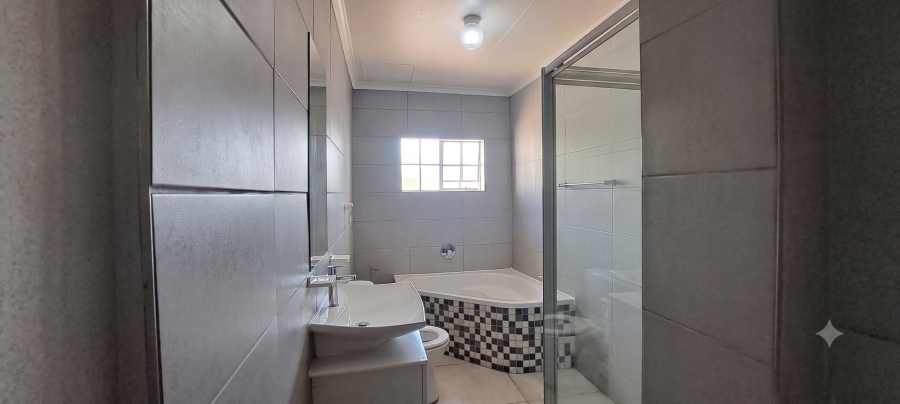 To Let 3 Bedroom Property for Rent in Maraisburg Gauteng