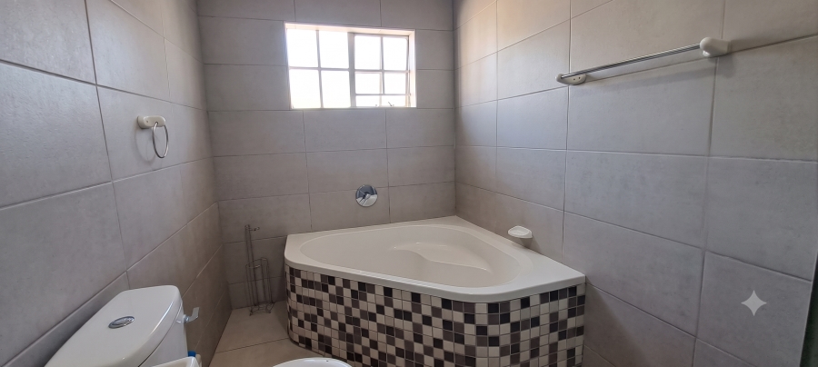 To Let 3 Bedroom Property for Rent in Maraisburg Gauteng