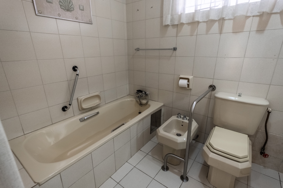 2 Bedroom Property for Sale in Faerie Glen Gauteng