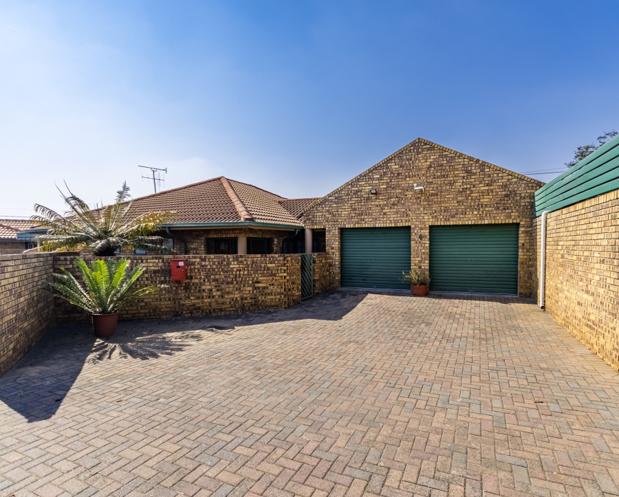 3 Bedroom Property for Sale in Hennopspark Gauteng