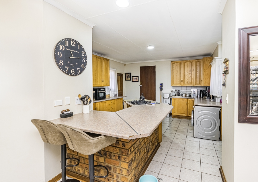 3 Bedroom Property for Sale in Hennopspark Gauteng