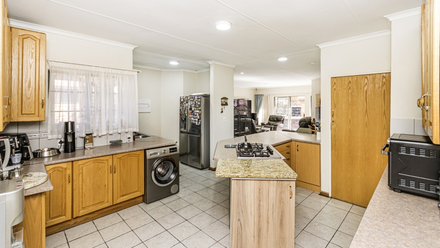 3 Bedroom Property for Sale in Hennopspark Gauteng