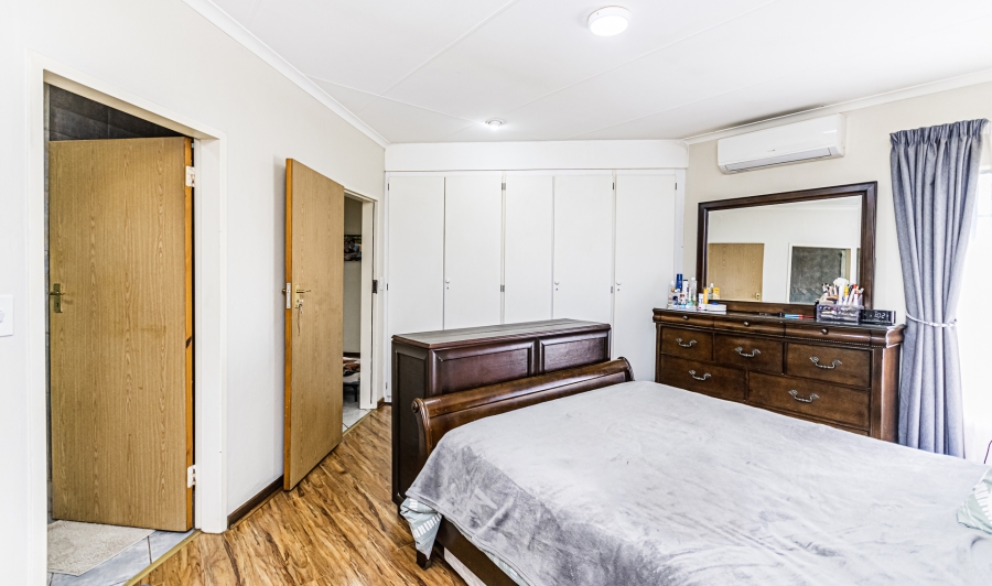 3 Bedroom Property for Sale in Hennopspark Gauteng
