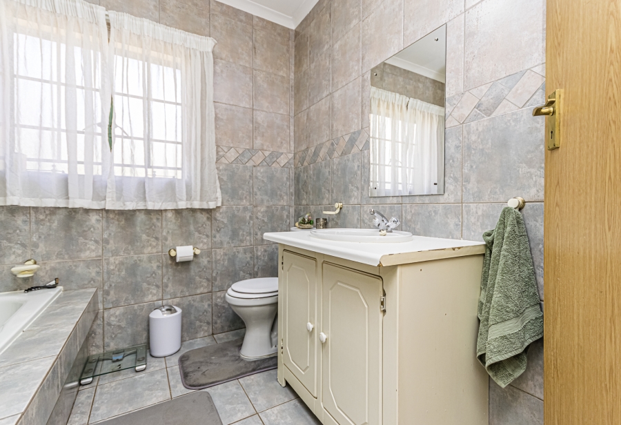 3 Bedroom Property for Sale in Hennopspark Gauteng