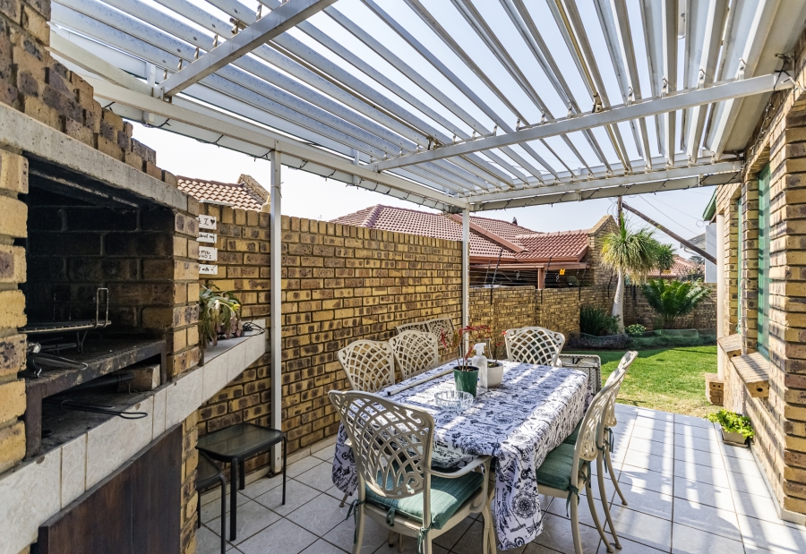 3 Bedroom Property for Sale in Hennopspark Gauteng
