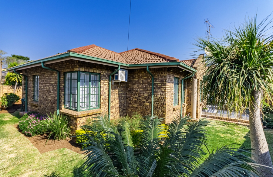 3 Bedroom Property for Sale in Hennopspark Gauteng