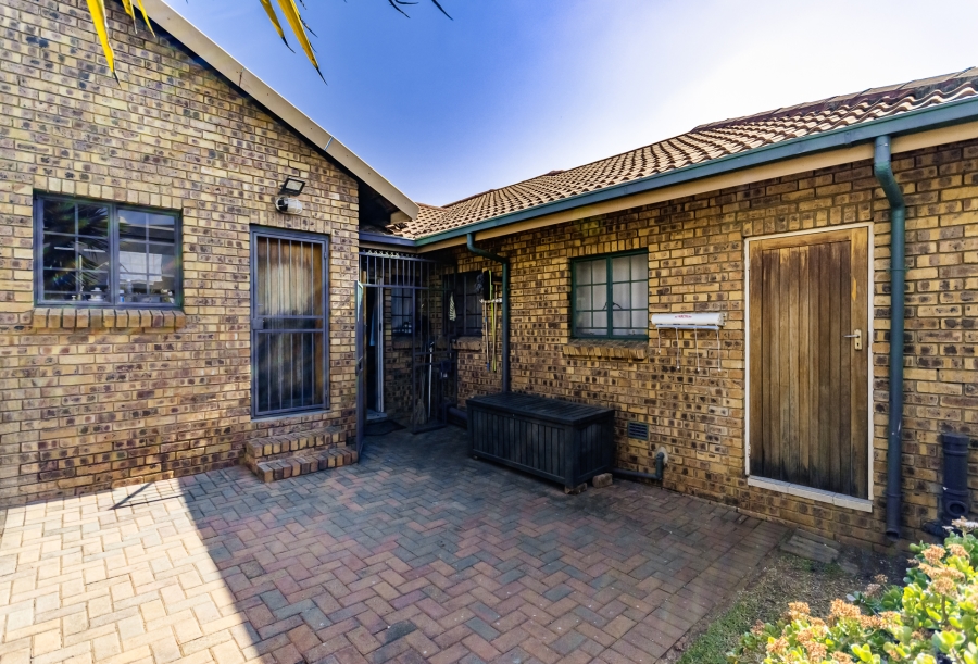 3 Bedroom Property for Sale in Hennopspark Gauteng