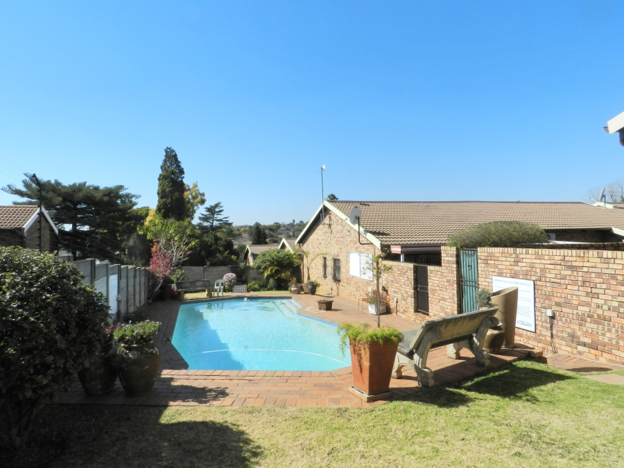 To Let 2 Bedroom Property for Rent in Weltevreden Park Gauteng