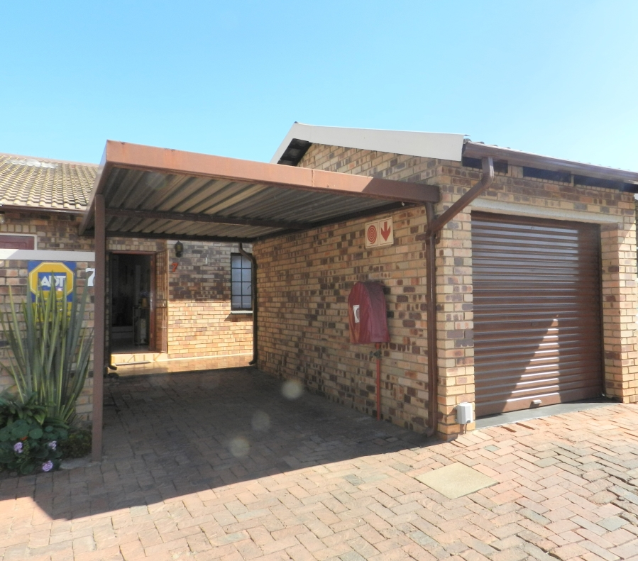 To Let 2 Bedroom Property for Rent in Weltevreden Park Gauteng