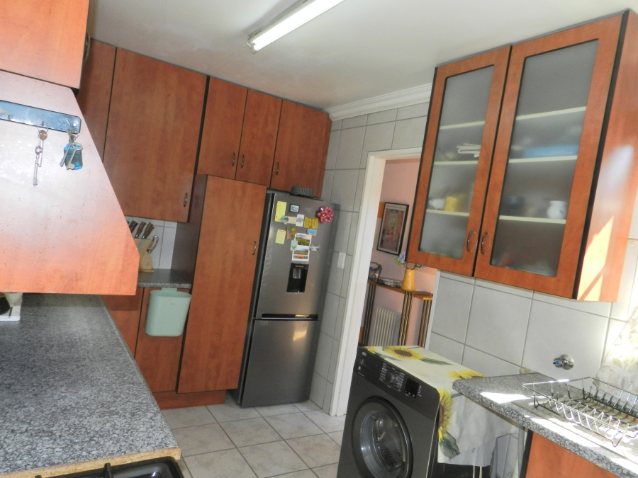 To Let 2 Bedroom Property for Rent in Weltevreden Park Gauteng