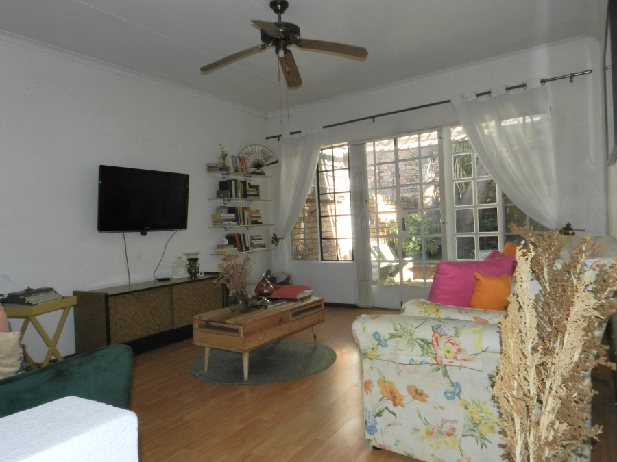 To Let 2 Bedroom Property for Rent in Weltevreden Park Gauteng