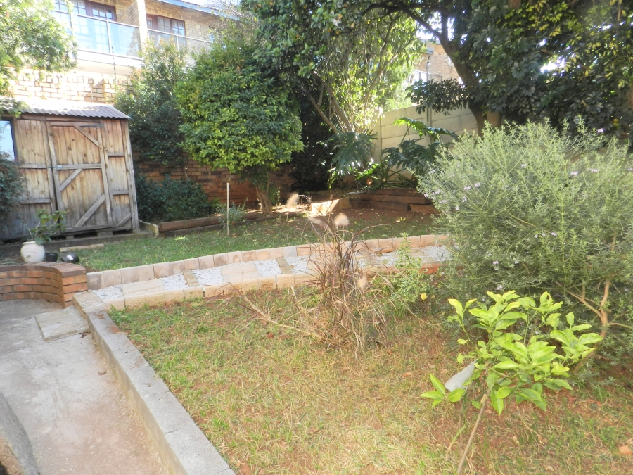 To Let 2 Bedroom Property for Rent in Weltevreden Park Gauteng