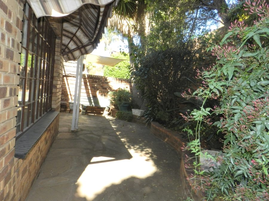 To Let 2 Bedroom Property for Rent in Weltevreden Park Gauteng