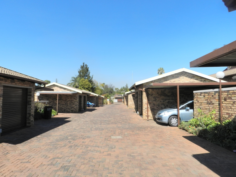 To Let 2 Bedroom Property for Rent in Weltevreden Park Gauteng