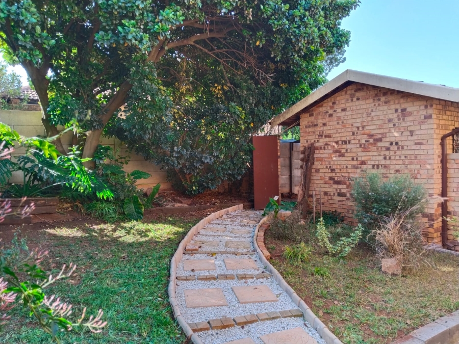 2 Bedroom Property for Sale in Weltevreden Park Gauteng