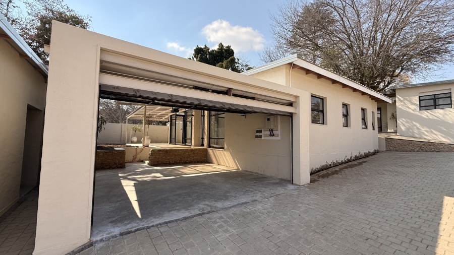 To Let 2 Bedroom Property for Rent in Bryanston Gauteng