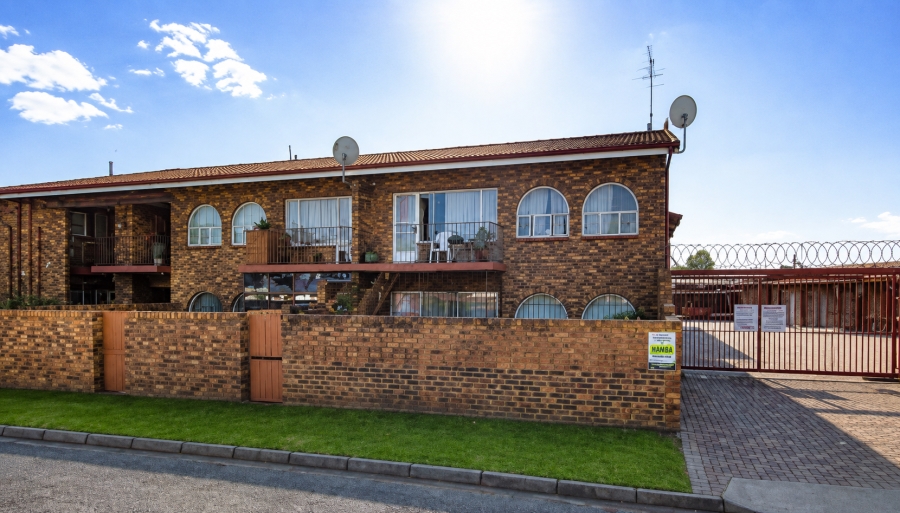 2 Bedroom Property for Sale in New Redruth Gauteng