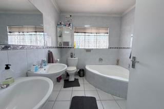 4 Bedroom Property for Sale in Brackendowns Gauteng