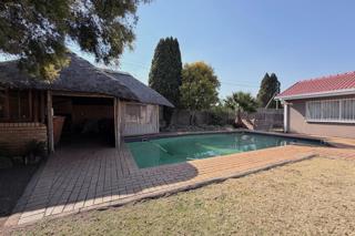 4 Bedroom Property for Sale in Brackendowns Gauteng
