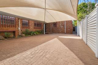 3 Bedroom Property for Sale in Brackendowns Gauteng