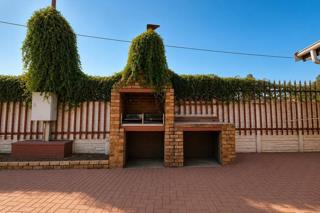 3 Bedroom Property for Sale in Brackendowns Gauteng