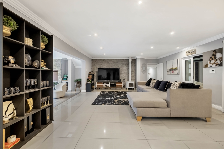 4 Bedroom Property for Sale in Morningside Manor Gauteng