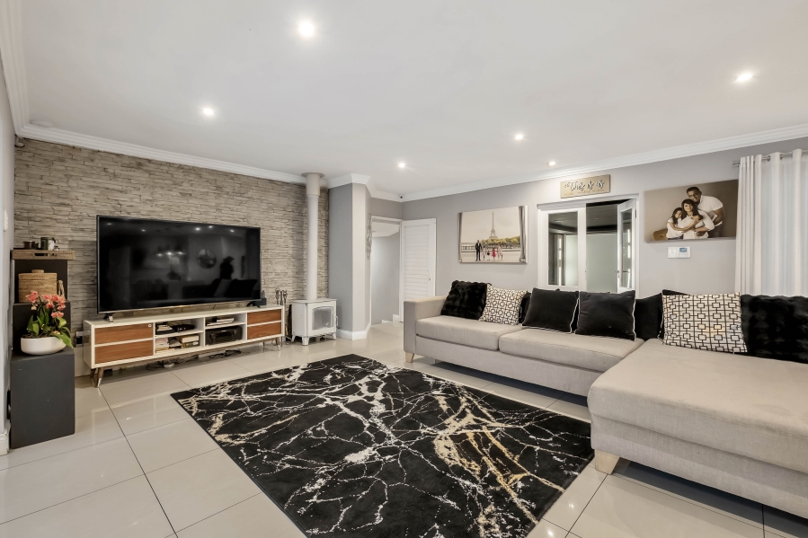 4 Bedroom Property for Sale in Morningside Manor Gauteng
