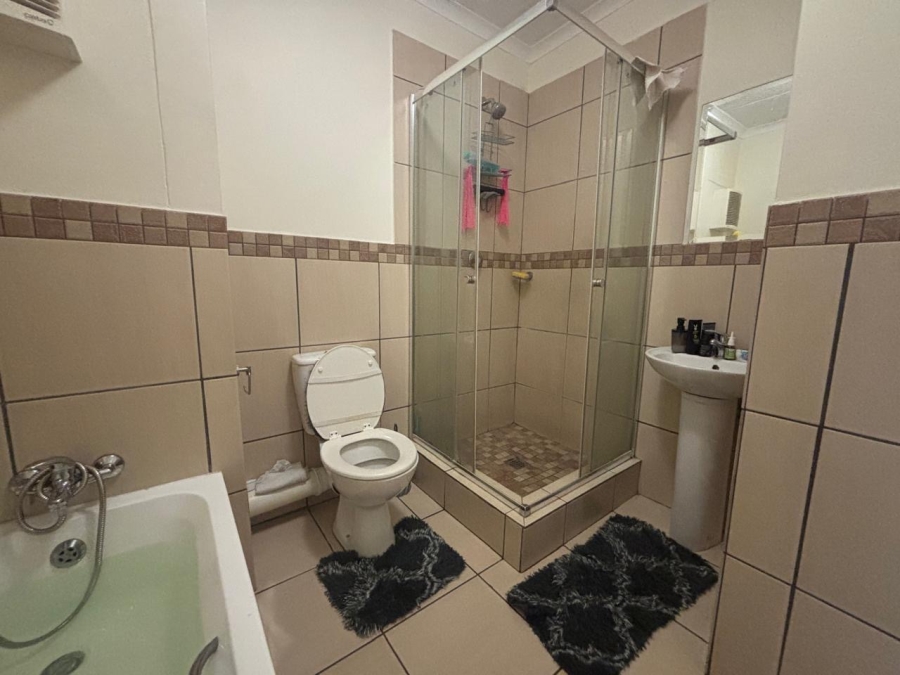 To Let 3 Bedroom Property for Rent in Barbeque Downs Gauteng