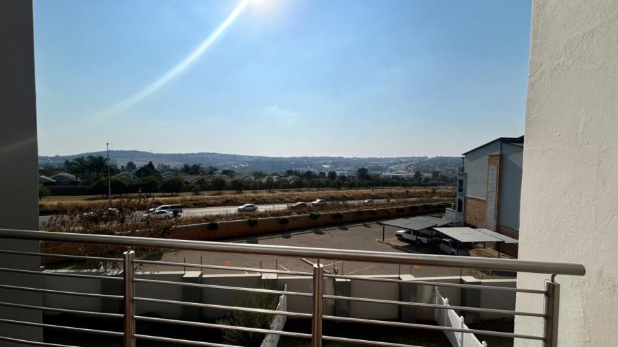 To Let 3 Bedroom Property for Rent in Barbeque Downs Gauteng