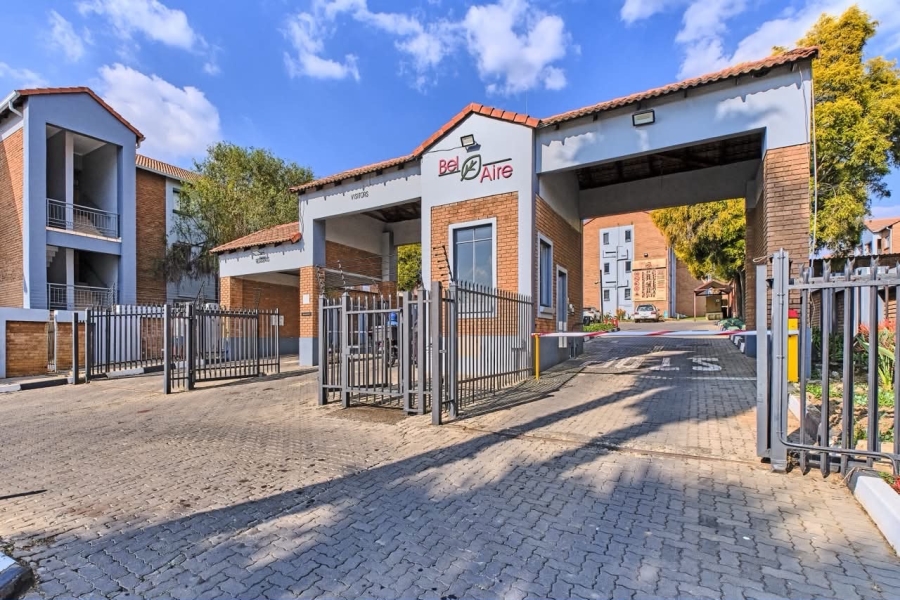 To Let 2 Bedroom Property for Rent in Barbeque Downs Gauteng