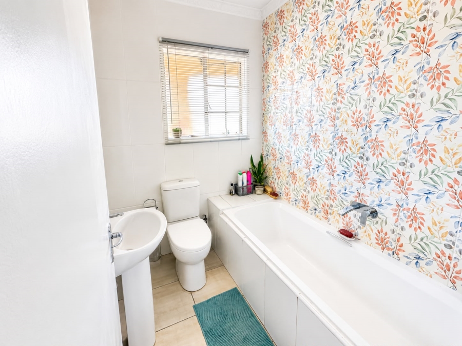2 Bedroom Property for Sale in Wilgeheuwel Gauteng