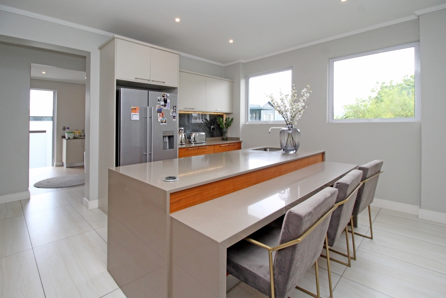 To Let 5 Bedroom Property for Rent in Waterfall Country Estate Gauteng