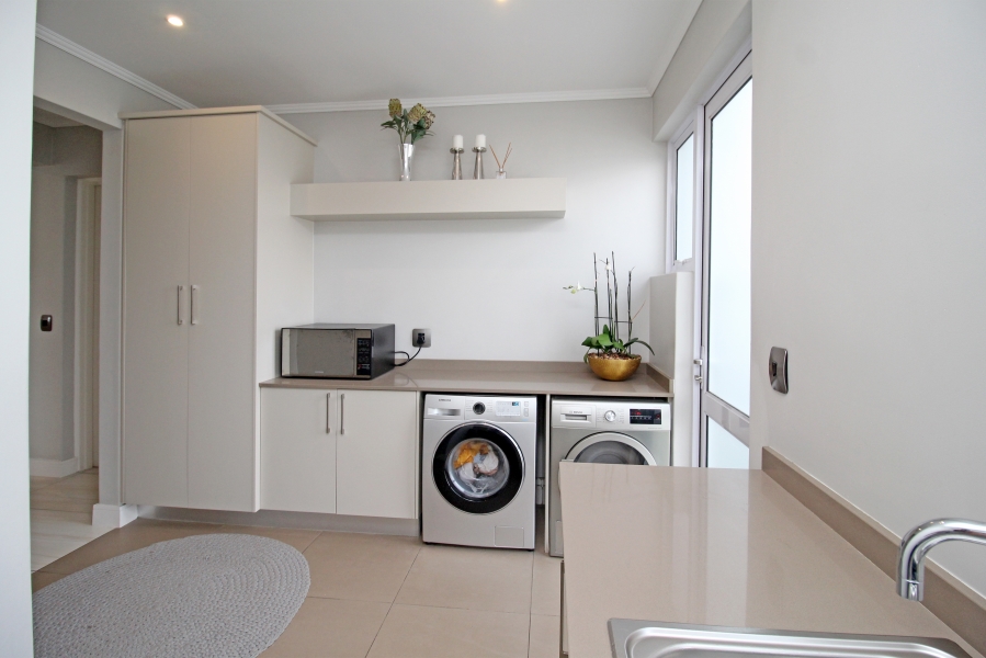 To Let 5 Bedroom Property for Rent in Waterfall Country Estate Gauteng
