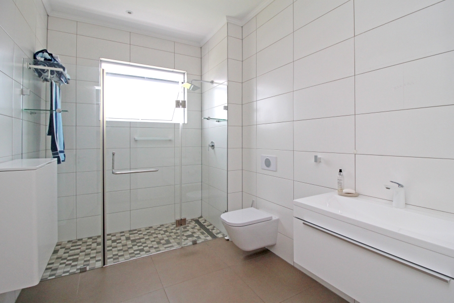 To Let 5 Bedroom Property for Rent in Waterfall Country Estate Gauteng