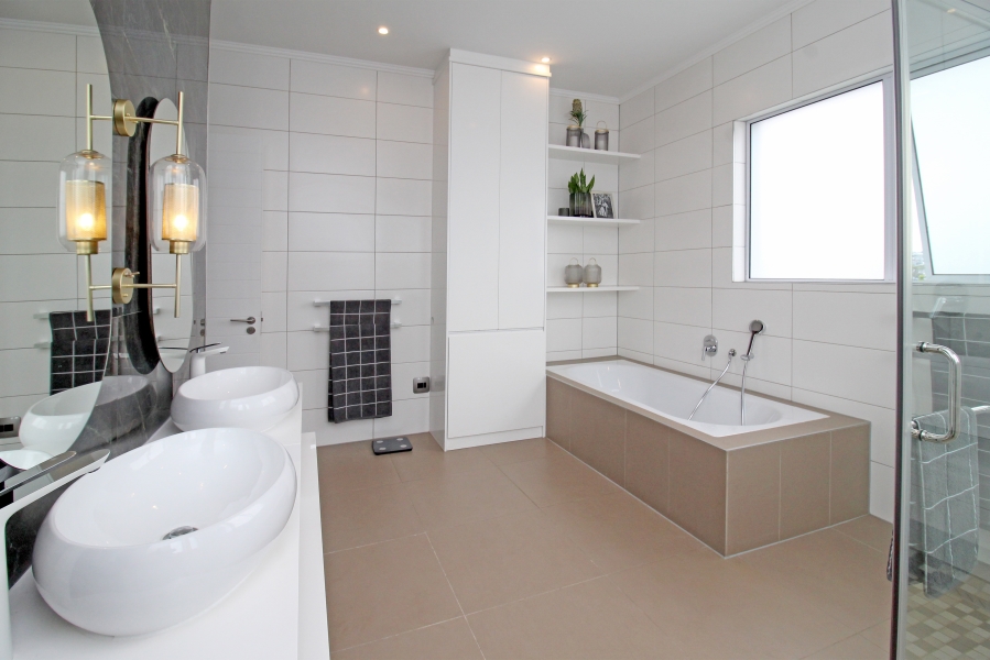 To Let 5 Bedroom Property for Rent in Waterfall Country Estate Gauteng