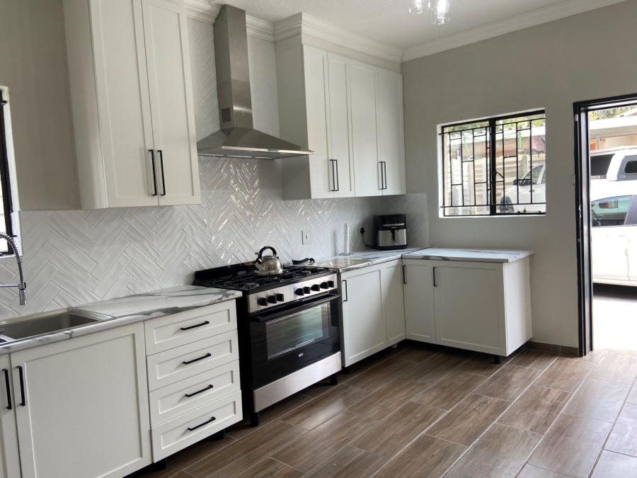 To Let 4 Bedroom Property for Rent in Linden Gauteng