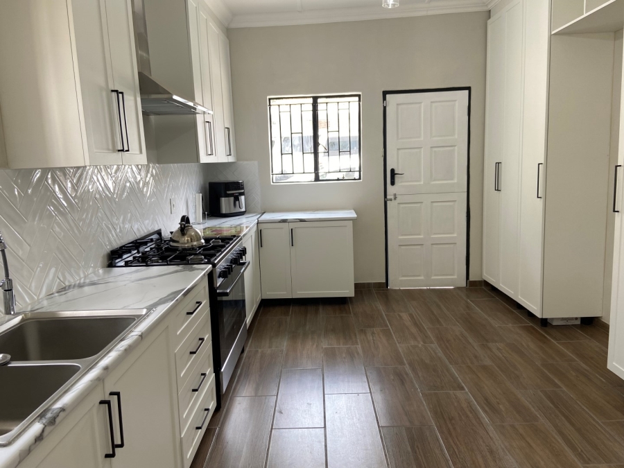 To Let 4 Bedroom Property for Rent in Linden Gauteng